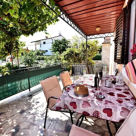 Apartmani Kovac Funtana Exterior photo